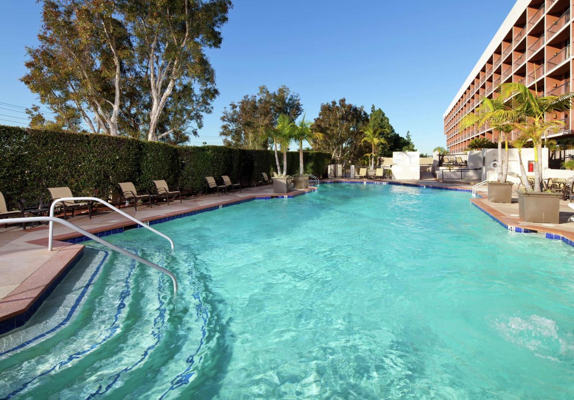 מלון Hilton Orange County/קוסטה מסה מראה חיצוני תמונה