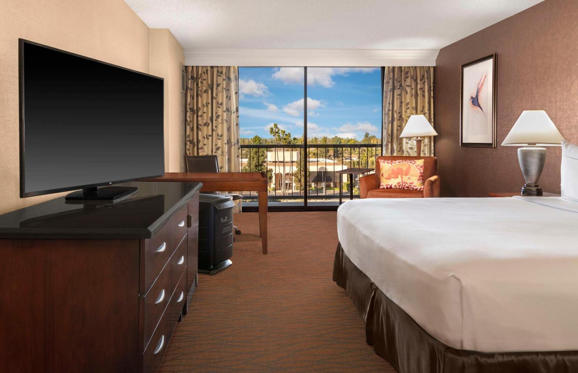 מלון Hilton Orange County/קוסטה מסה מראה חיצוני תמונה