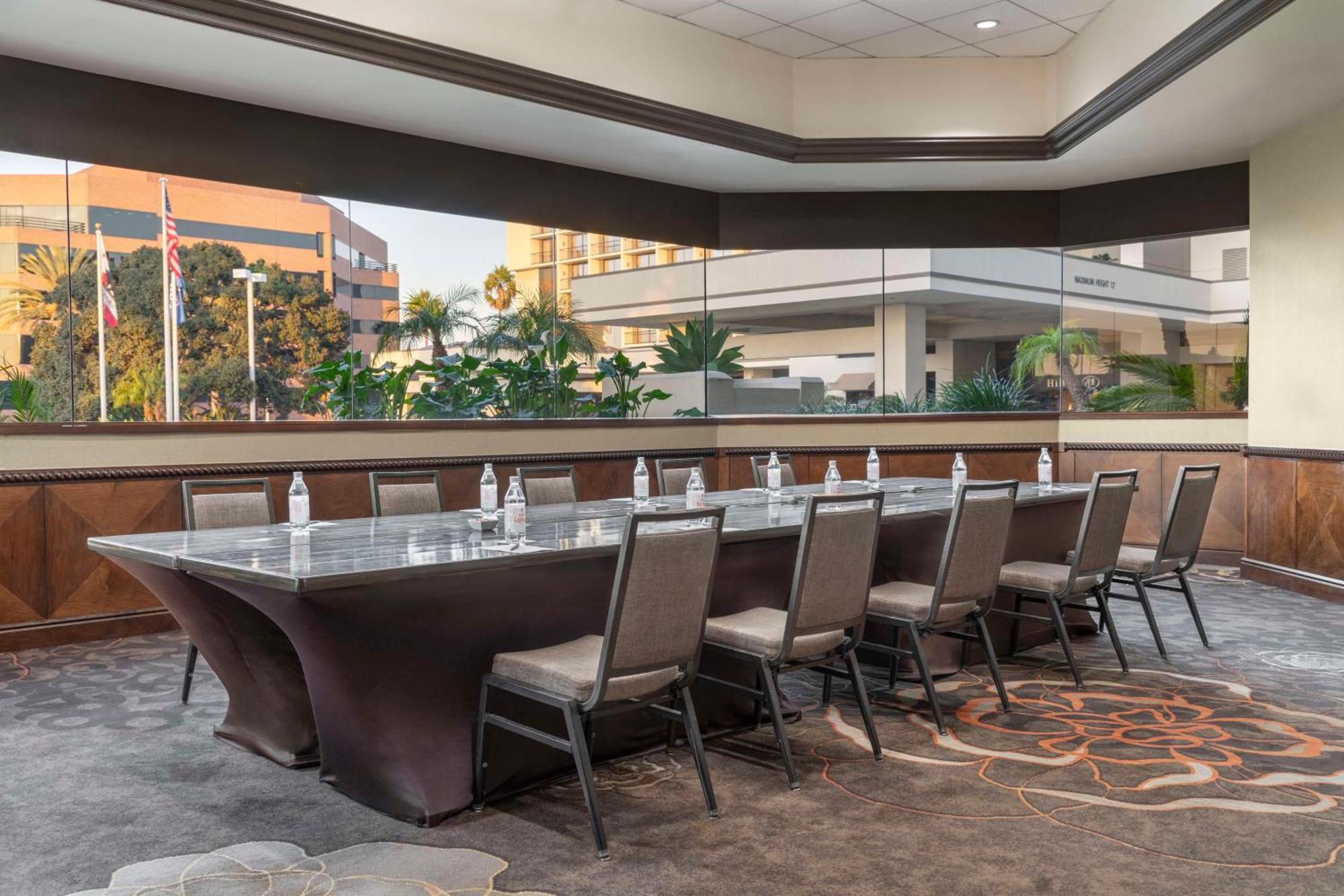 מלון Hilton Orange County/קוסטה מסה מראה חיצוני תמונה