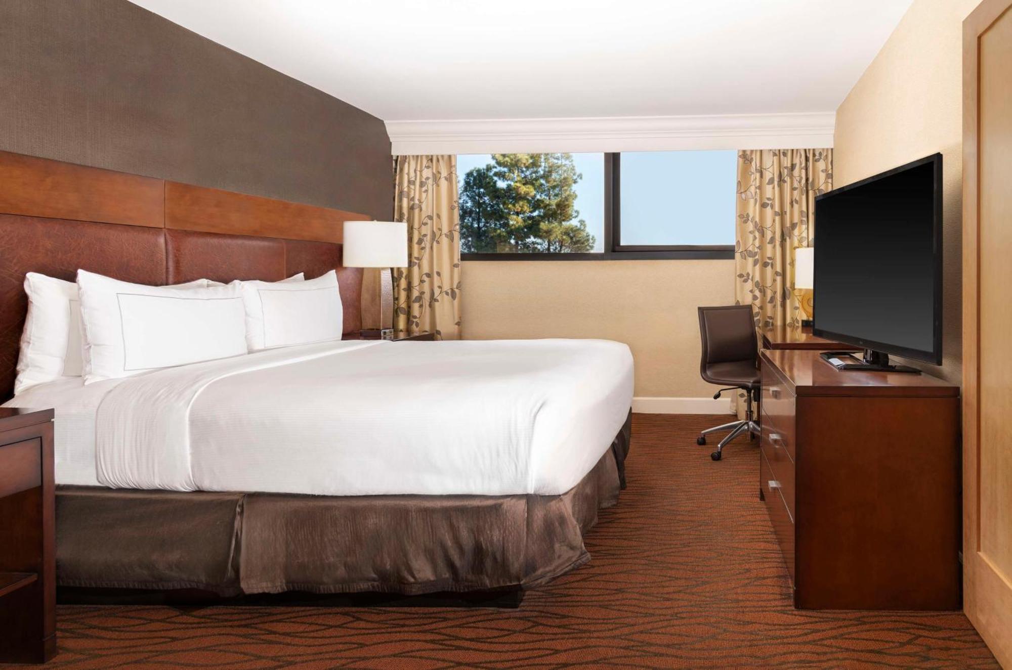 מלון Hilton Orange County/קוסטה מסה מראה חיצוני תמונה