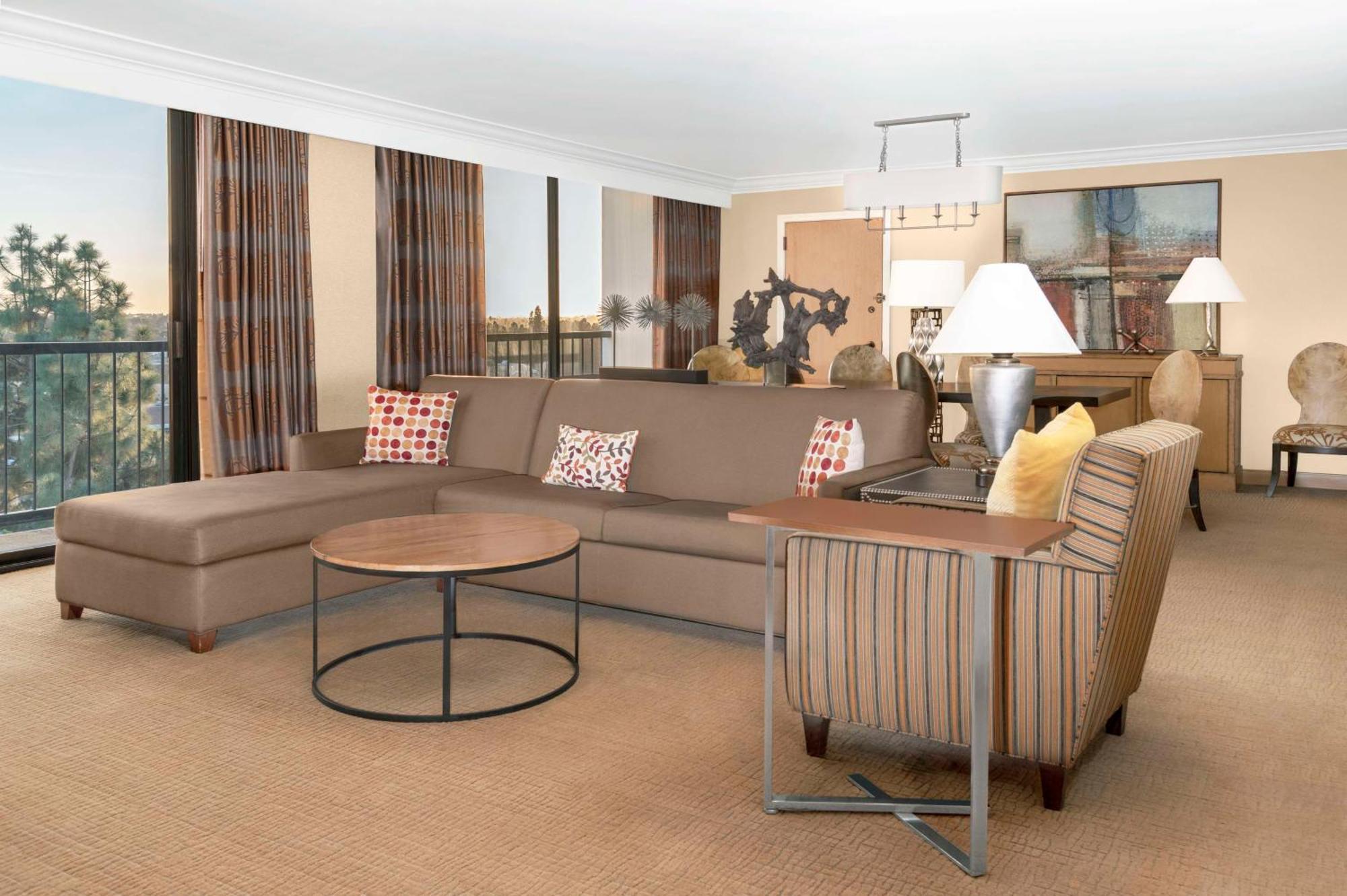 מלון Hilton Orange County/קוסטה מסה מראה חיצוני תמונה