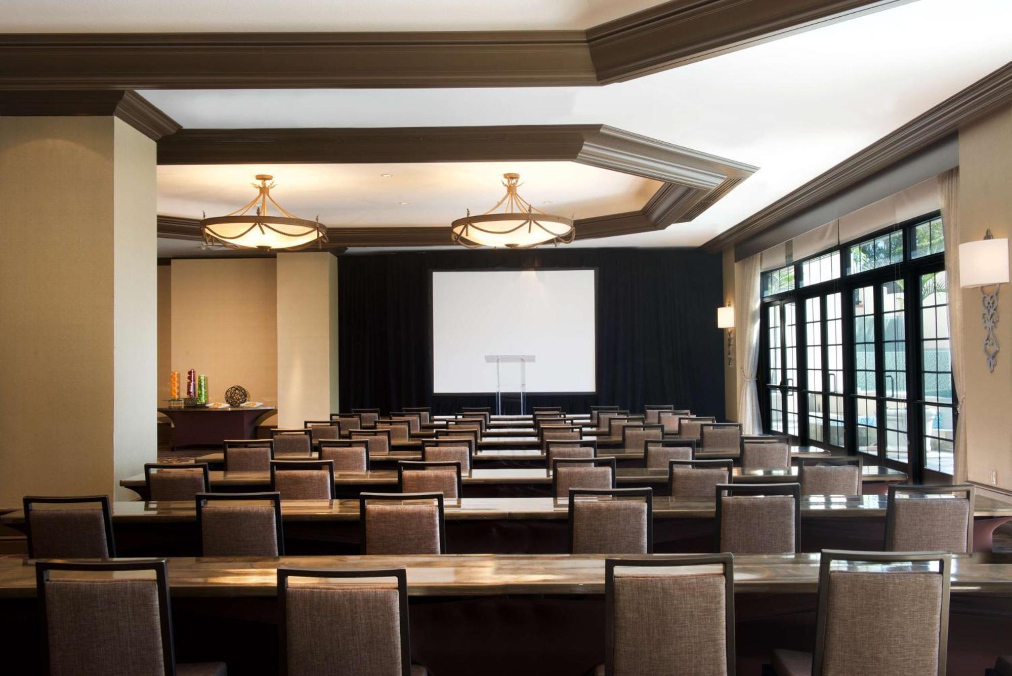מלון Hilton Orange County/קוסטה מסה מראה חיצוני תמונה